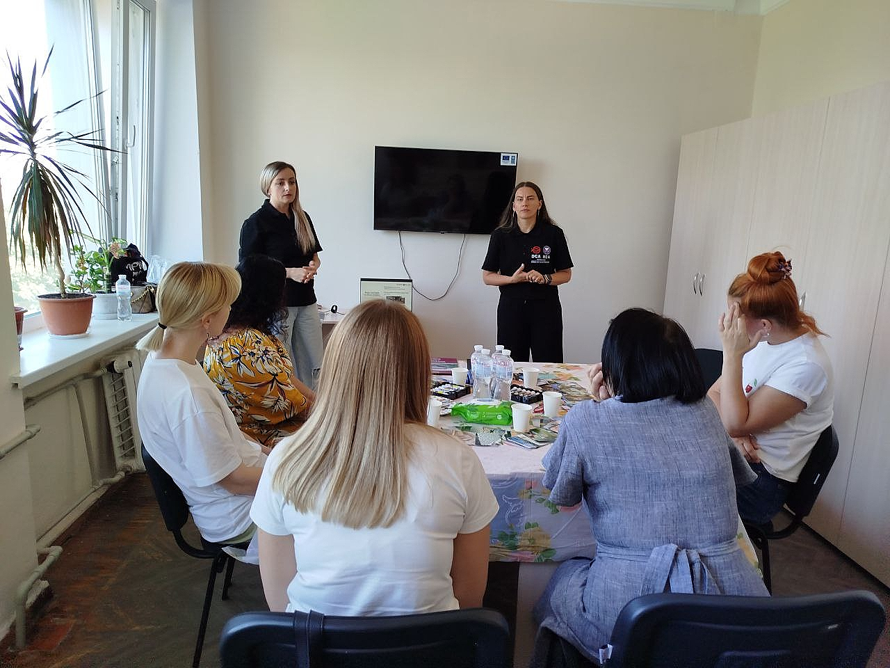 В Центре социальной поддержки ВПЛ Каменского провели арт-мероприятие для женщин