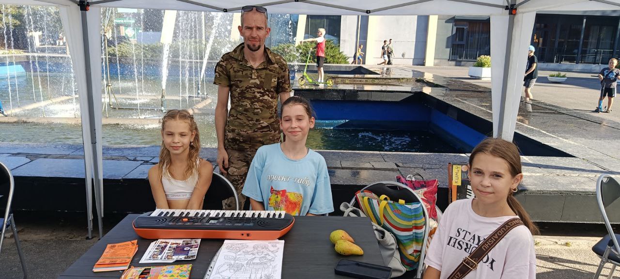 На левобережье Каменского продолжаются занятия по арт-терапии для всех желающих