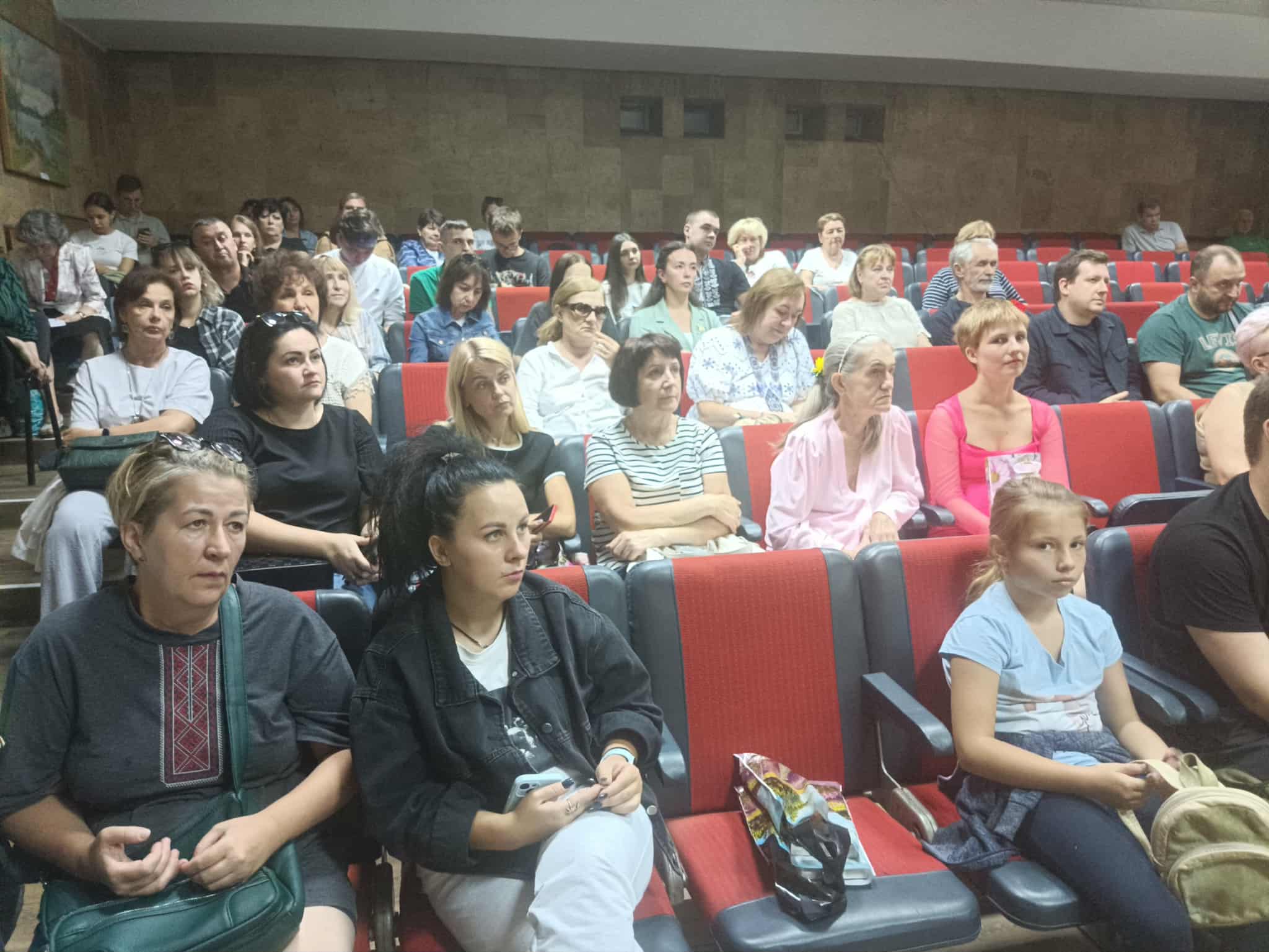 В музее презентовали книгу каменчанина Евгения Луняка "Фронтовые истории из Донбасса"