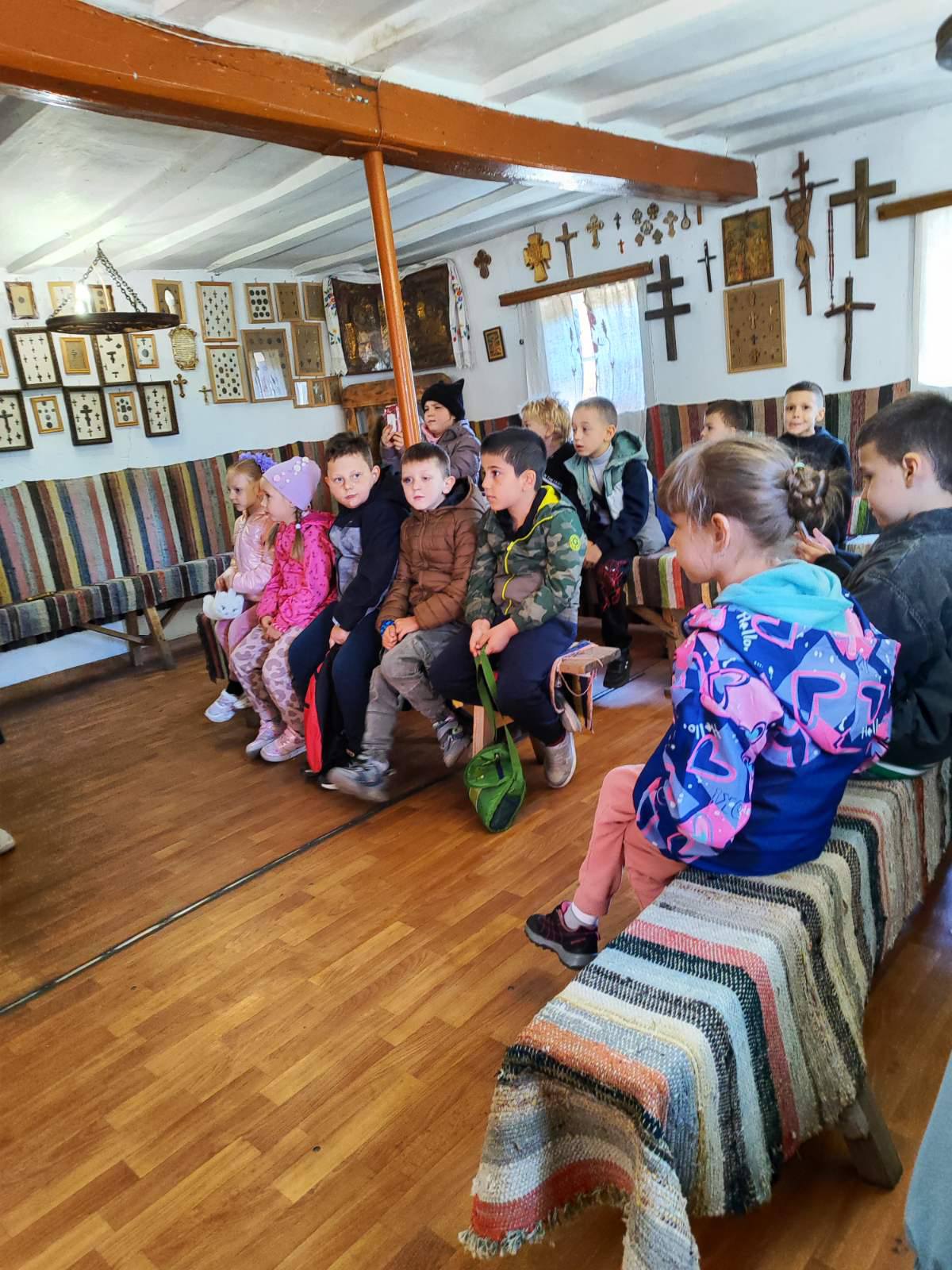 Кам’янські першокласники побували на козацькому хуторі