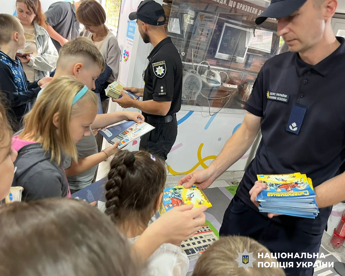 Знаниями, спасающими жизнь, делились со школьниками правоохранители Каменского