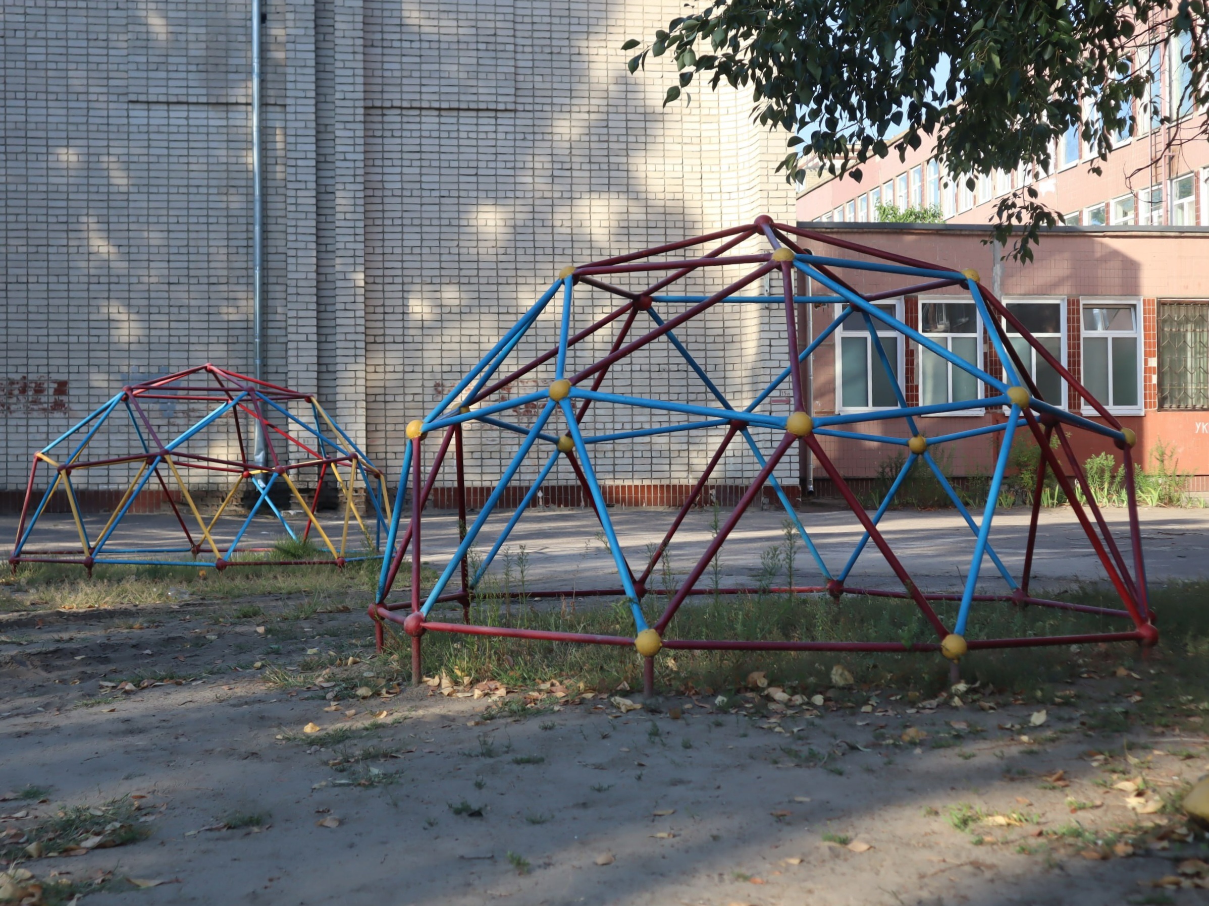 Структурні конструкції – цікавинка благоустрою Камʼянського минулих літ