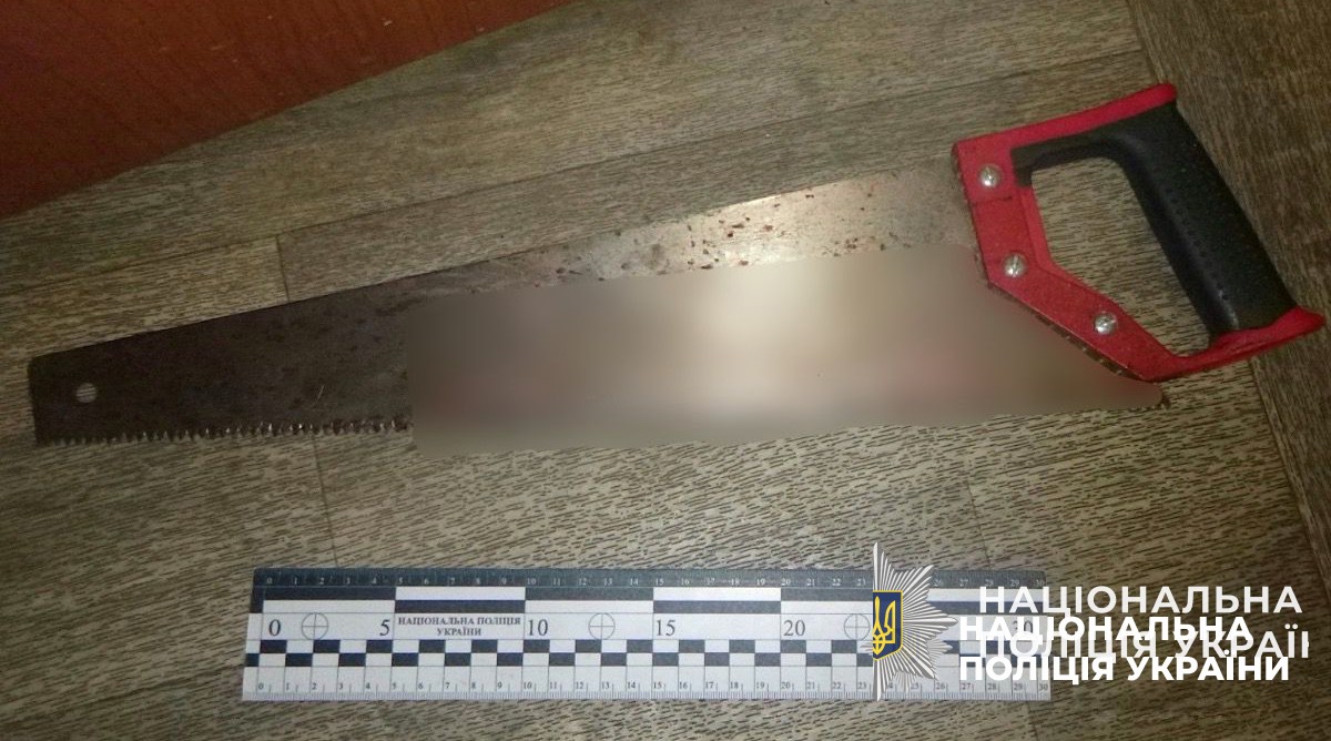 Ножом, пилой и молотком: на Днепропетровщине внук жестоко убил бабушку и дедушку