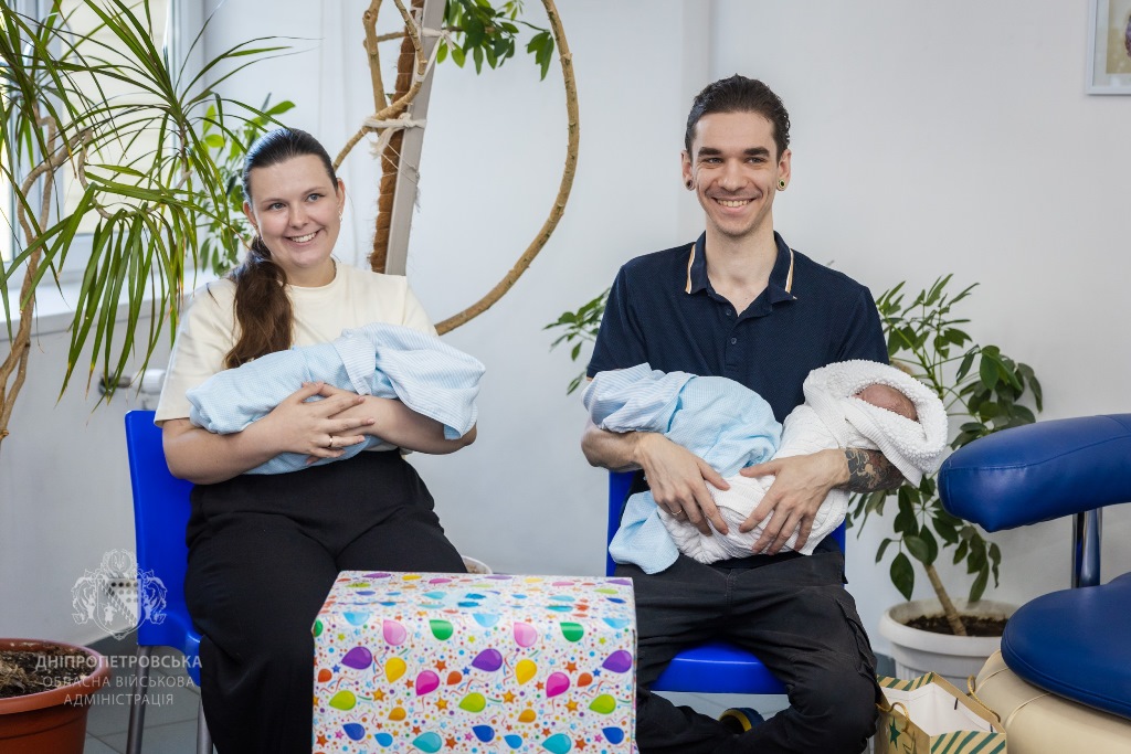 Семьи с Днепропетровщины, где родилась тройня, получат 100 тысяч гривен от области