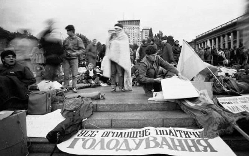 Украина отмечает 35-летие Революции на граните