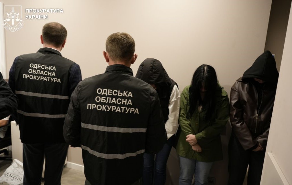 Уродженець Дніпропетровщини організував call-центр, який ошукував іноземців