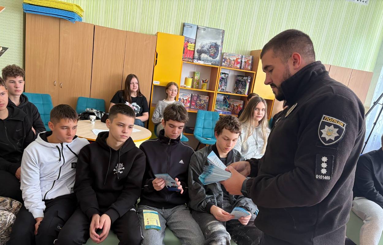В Каменском правоохранители пояснили подросткам, как поступать в случае домашнего насилия