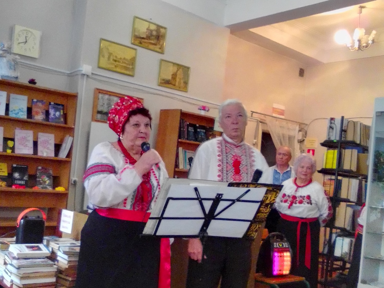 В библиотеке Соцгорода почтили военных и людей преклонного возраста