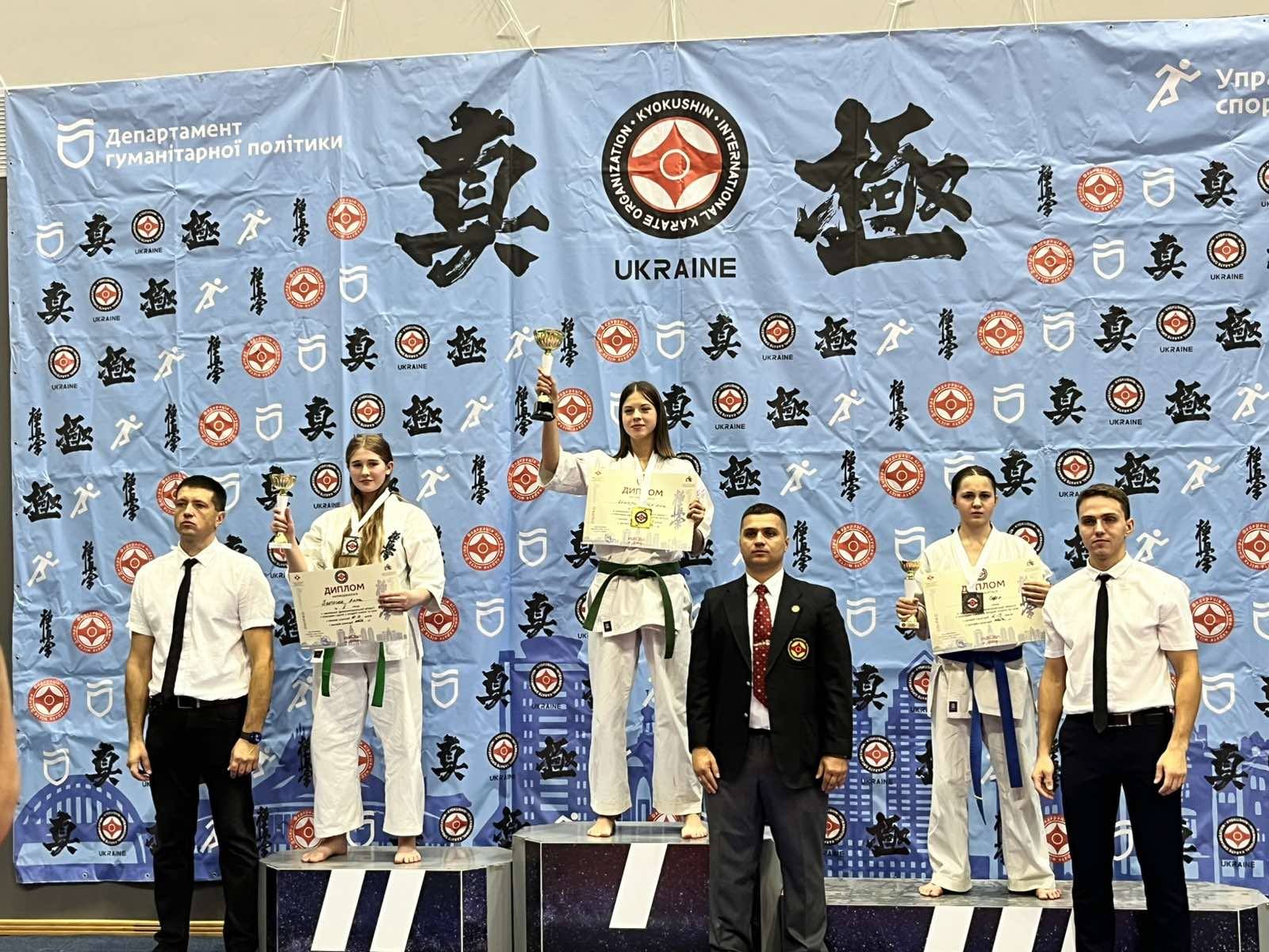 Кам’янські каратистки вибороли путівки на Чемпіонат України