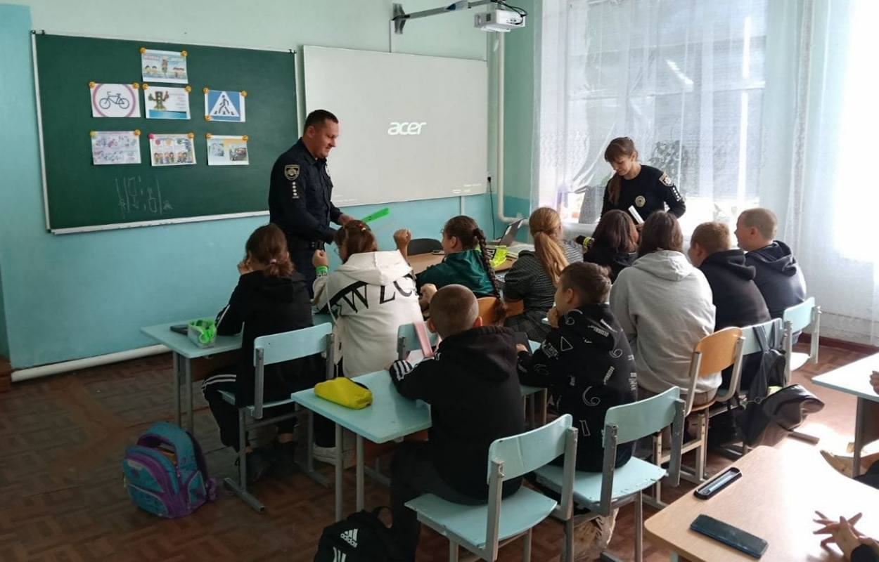 Каменские полицейские призывали школьников быть заметными в темноте