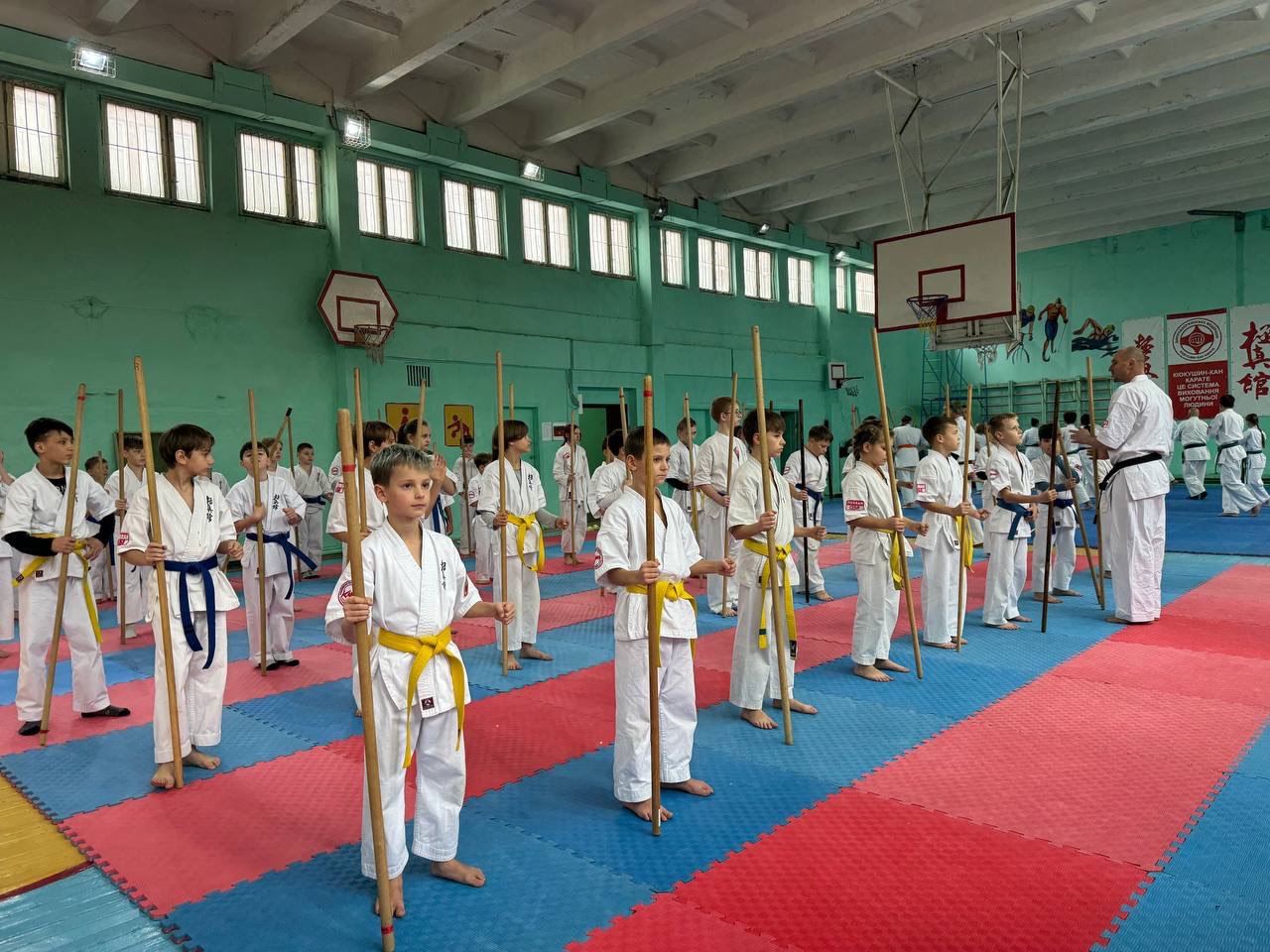 В Каменском проходят занятия осенней учебно-тренировочной школы по киокушин-кан карате