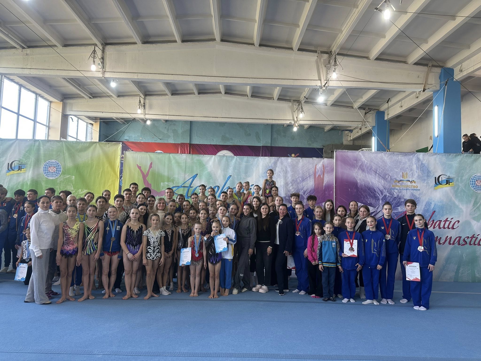 Каменские акробаты достойно выступили на всеукраинских соревнованиях