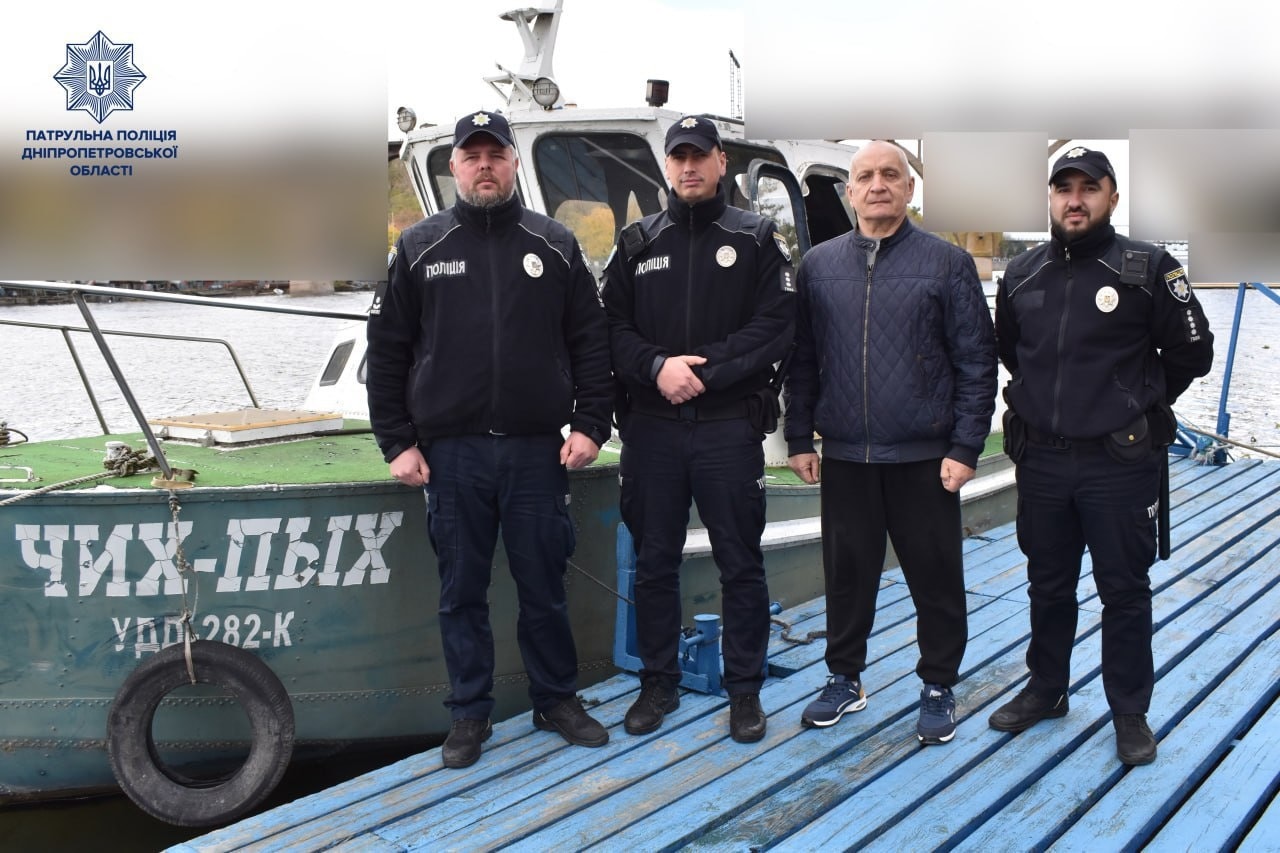 Патрульные Днепра брали на абордаж катер, унесенный штормом