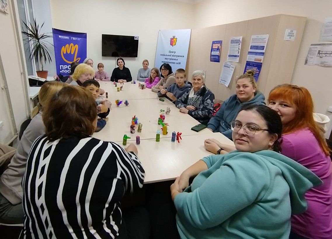 В центре поддержки ВПЛ Каменского провели творческие занятия для детей и взрослых