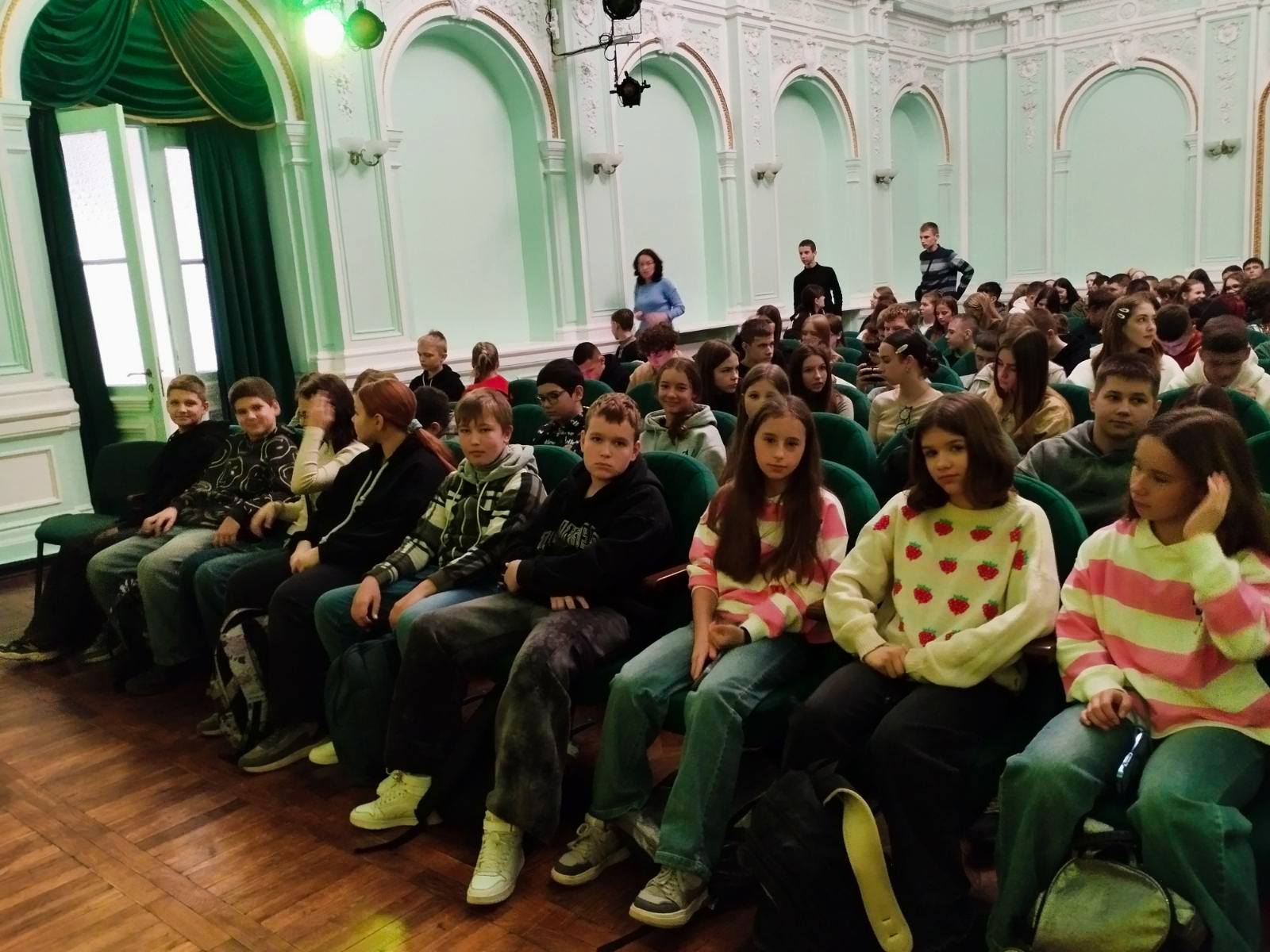 Юные каменчане посмотрели "антибуллинговый" спектакль