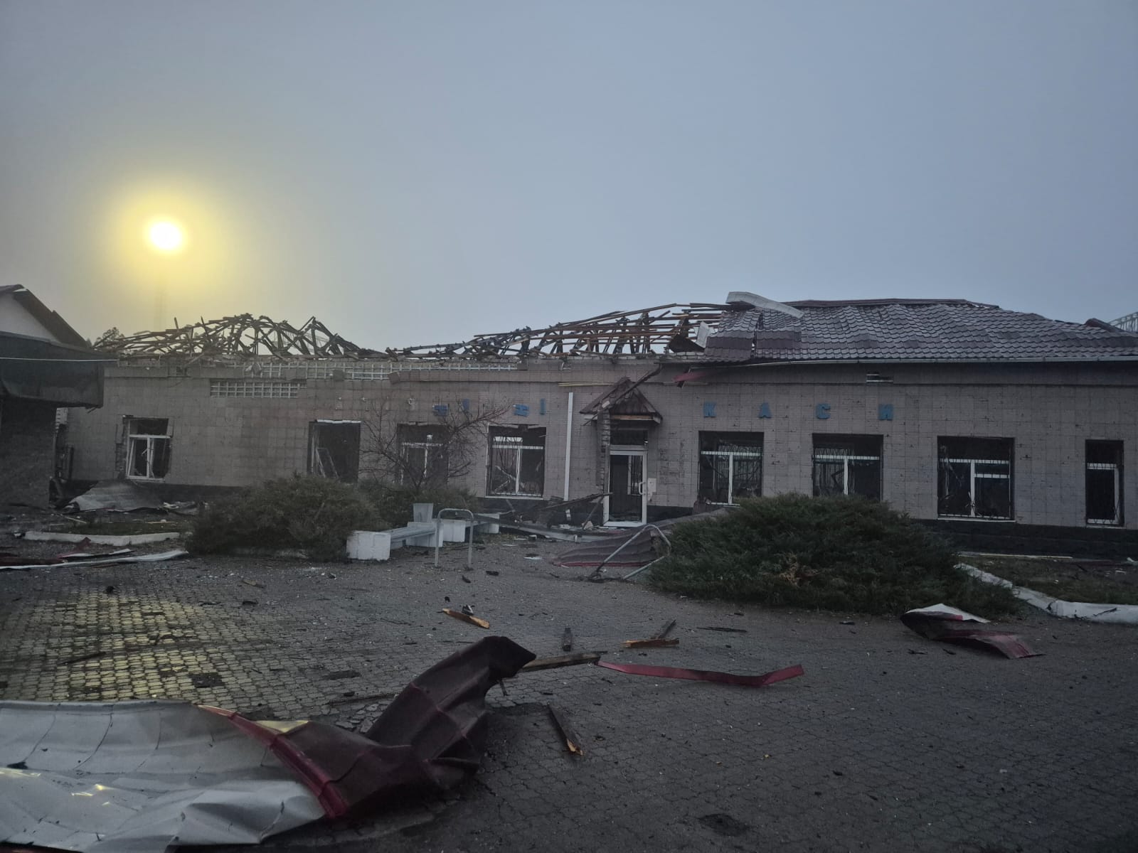 В "Укрзалізниці" показали последствия атаки по транспортной инфраструктуре Каменского