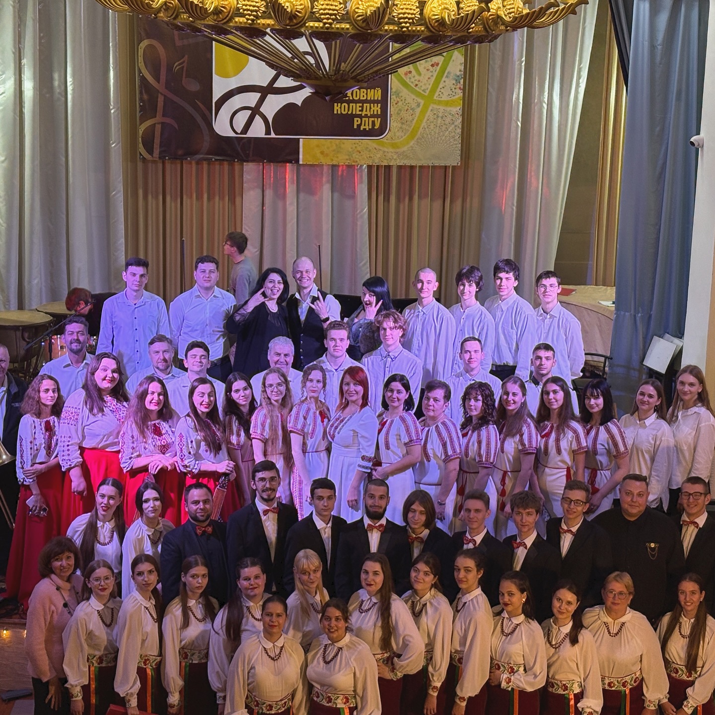 Творческие коллективы Каменского музыкального колледжа триумфально выступили в Ровно