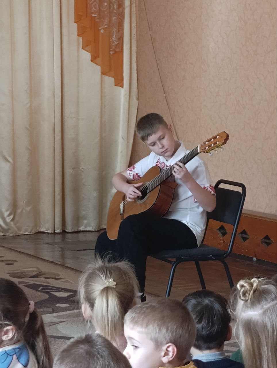 Юні артисти Кам’янського знайомили малечу з чарівним світом музики