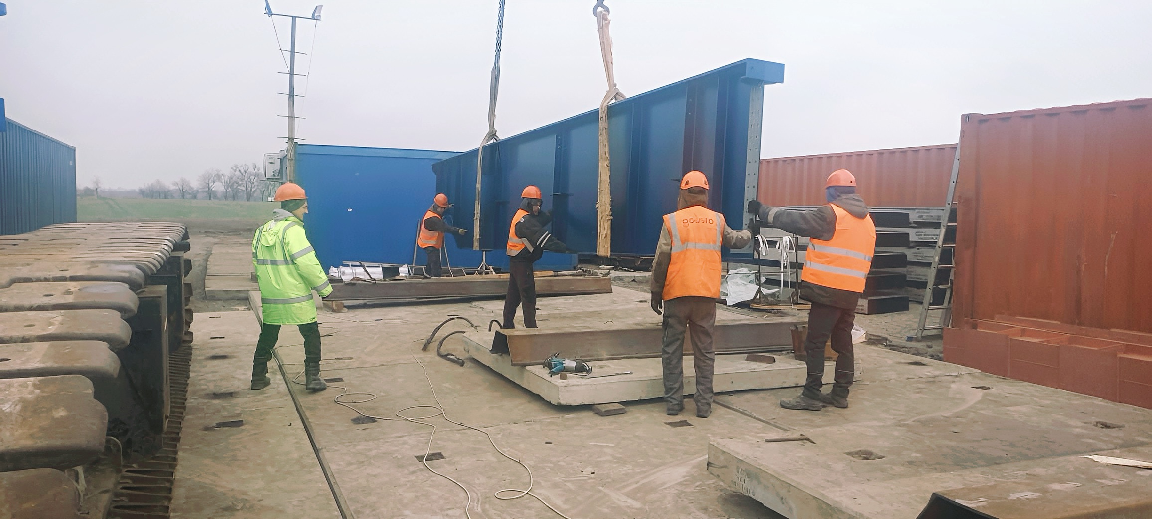 На Дніпропетровщині розпочали встановлювати модульні мости для відновлення транспортного сполучення