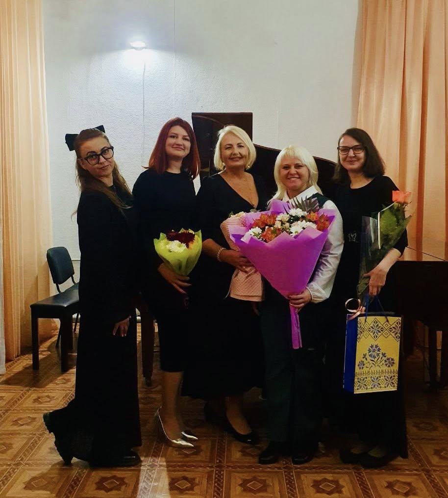 Преодолевая возрастные барьеры: в школе искусств Каменского состоялся концерт взрослых учеников