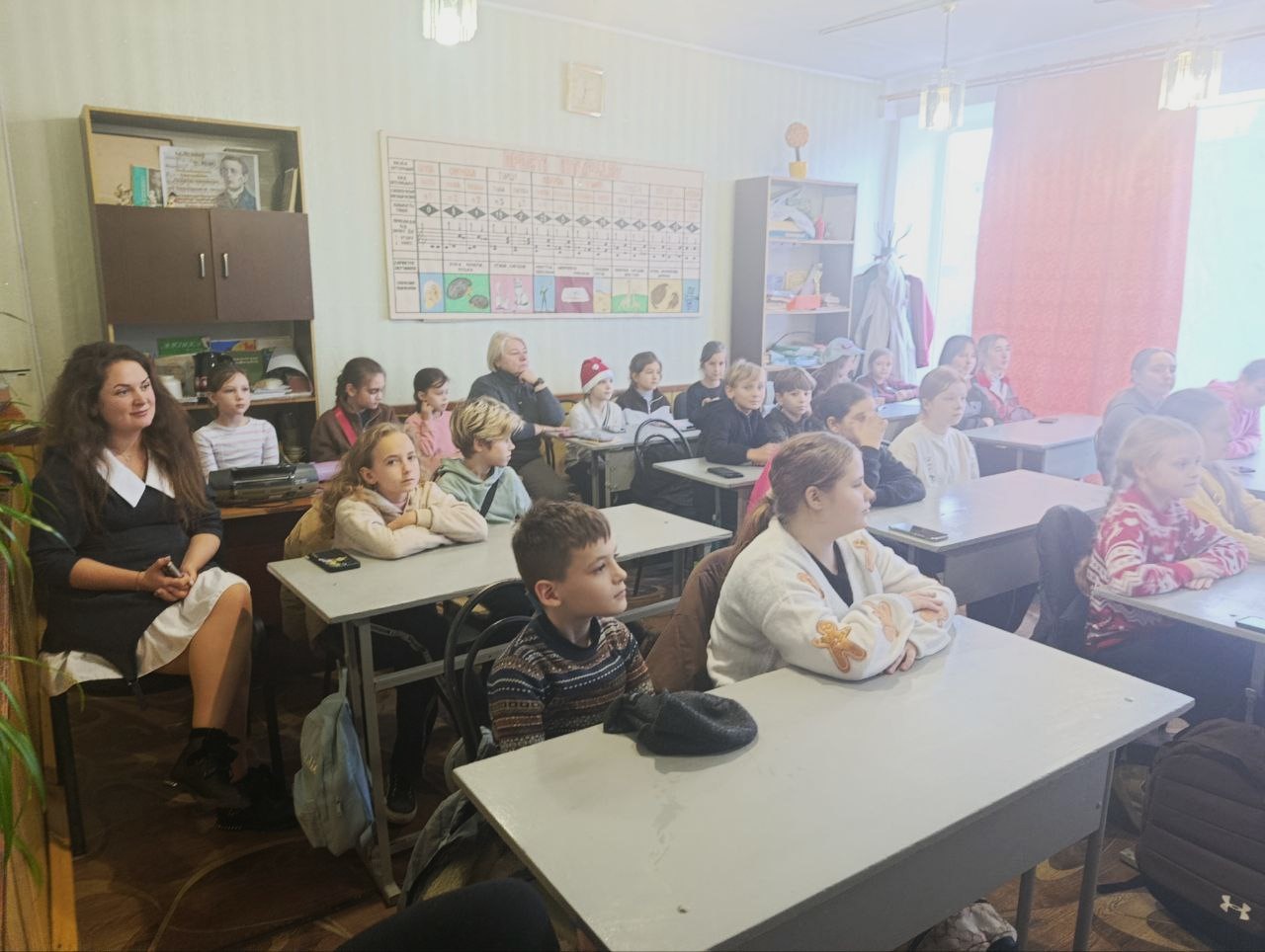 Юним митцям Кам’янського розповіли про видатну українську художницю