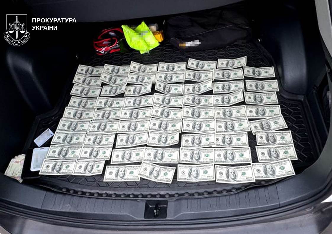 Житель Днепра за 9 000 долларов незаконно вывозил военнообязанных в Молдову