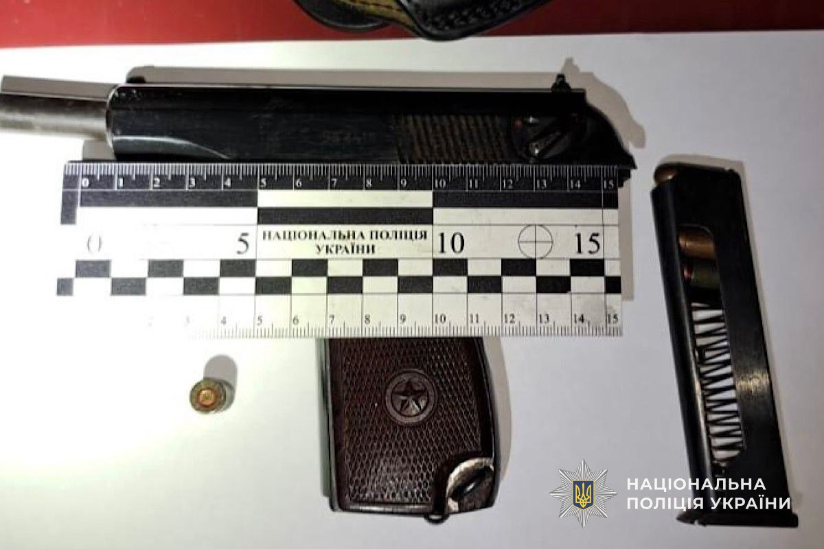 В Днепре мужчина устроил стрельбу на улице, ранены люди