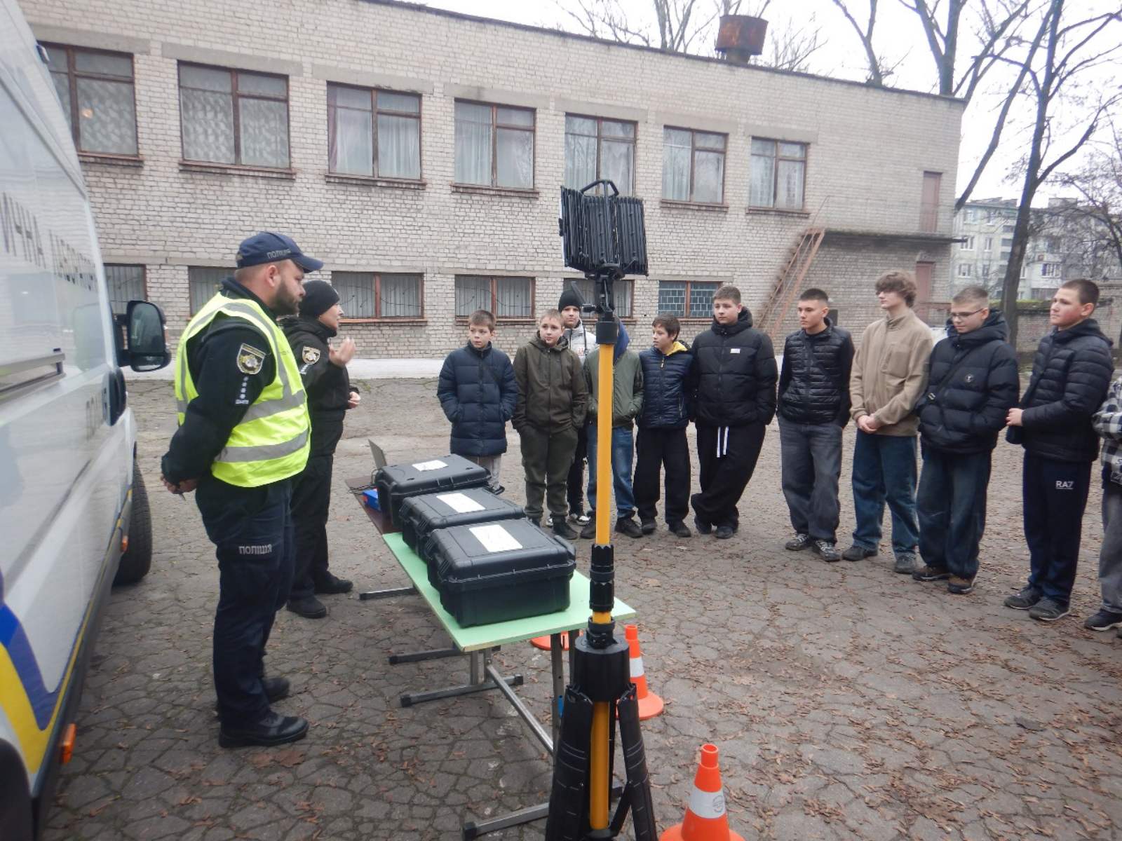 Полицейские организовали для каменских школьников мастер-класс по криминалистике