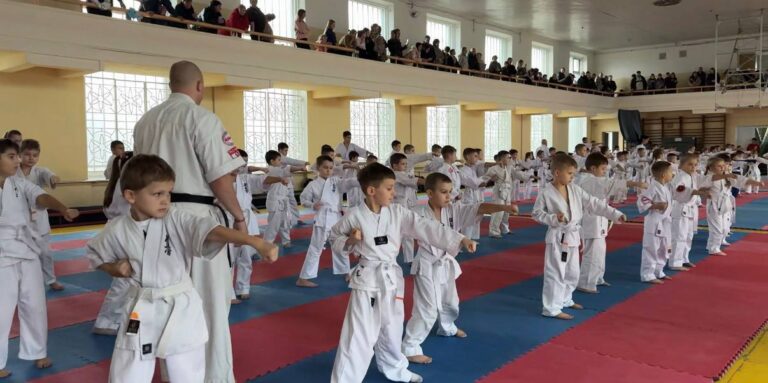 В Каменском воспитанники киокушин-кан каратэ достигают новых уровней мастерства