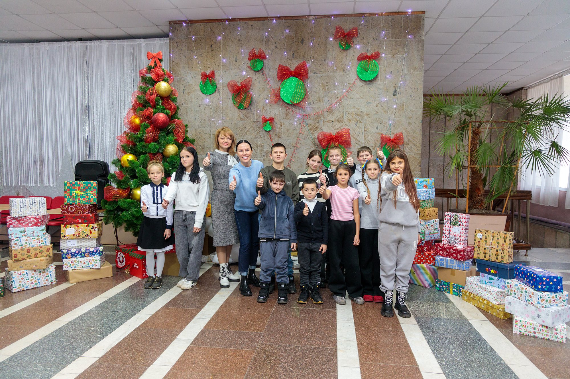 В Каменском детей-сирот поздравили с новогодними праздниками