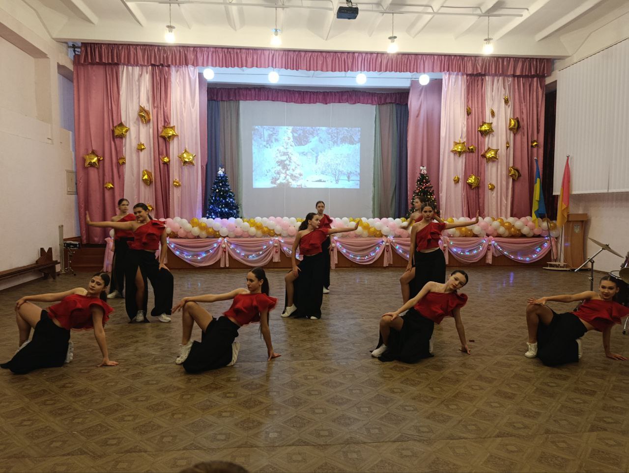 У мистецькій школі Кам’янського панувала новорічна магія творчості