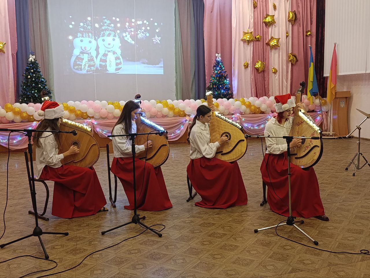 У мистецькій школі Кам’янського панувала новорічна магія творчості