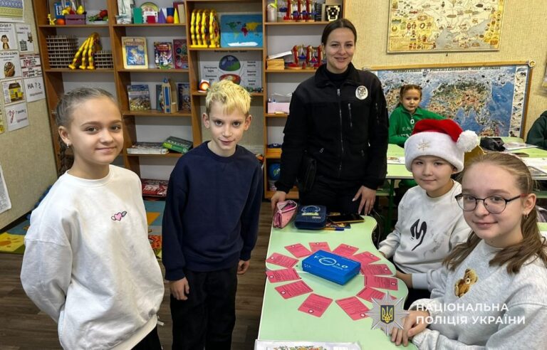 У Кам’янському поліцейські вчать школярів безпеці через діалог та гру
