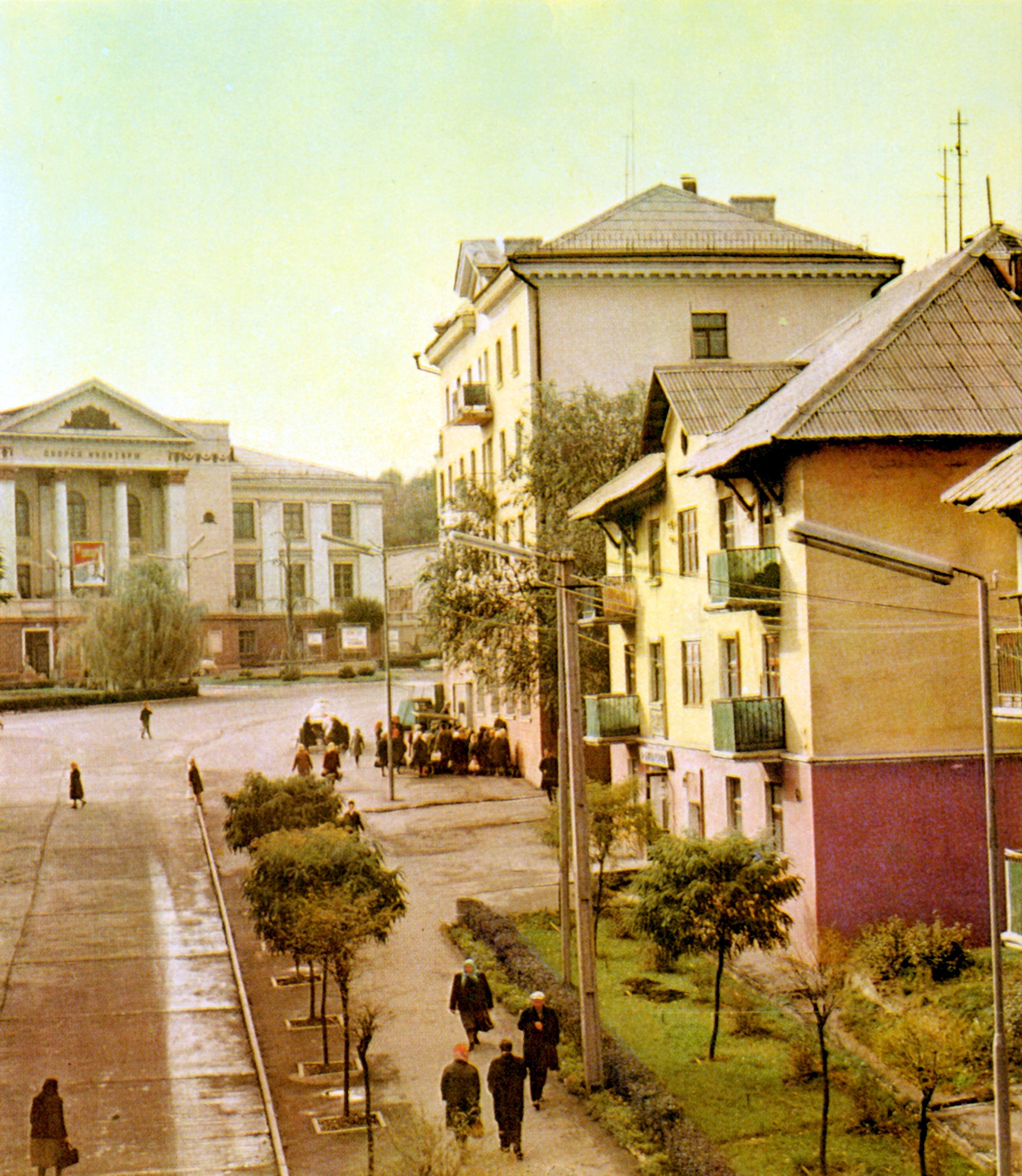 Две фотографии Каменского семидесятых годов и приметы времени на них