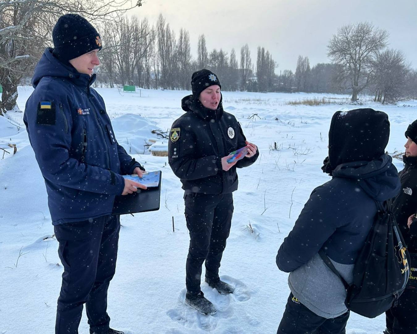 Кам’янські правоохоронці застерігають юних мешканців від виходу на кригу