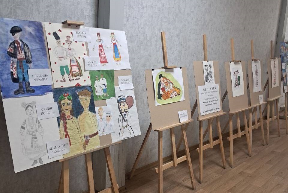 Единство в разнообразии: юные художники Каменского отразили соборность Украины