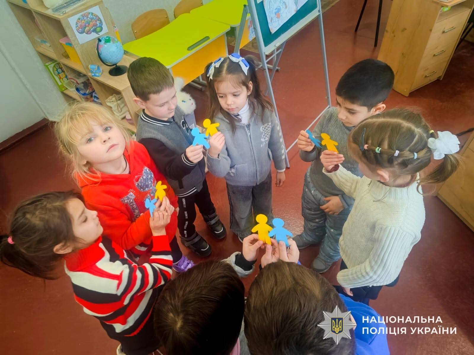 У Кам’янському поліцейські провели уроки єдності для школярів