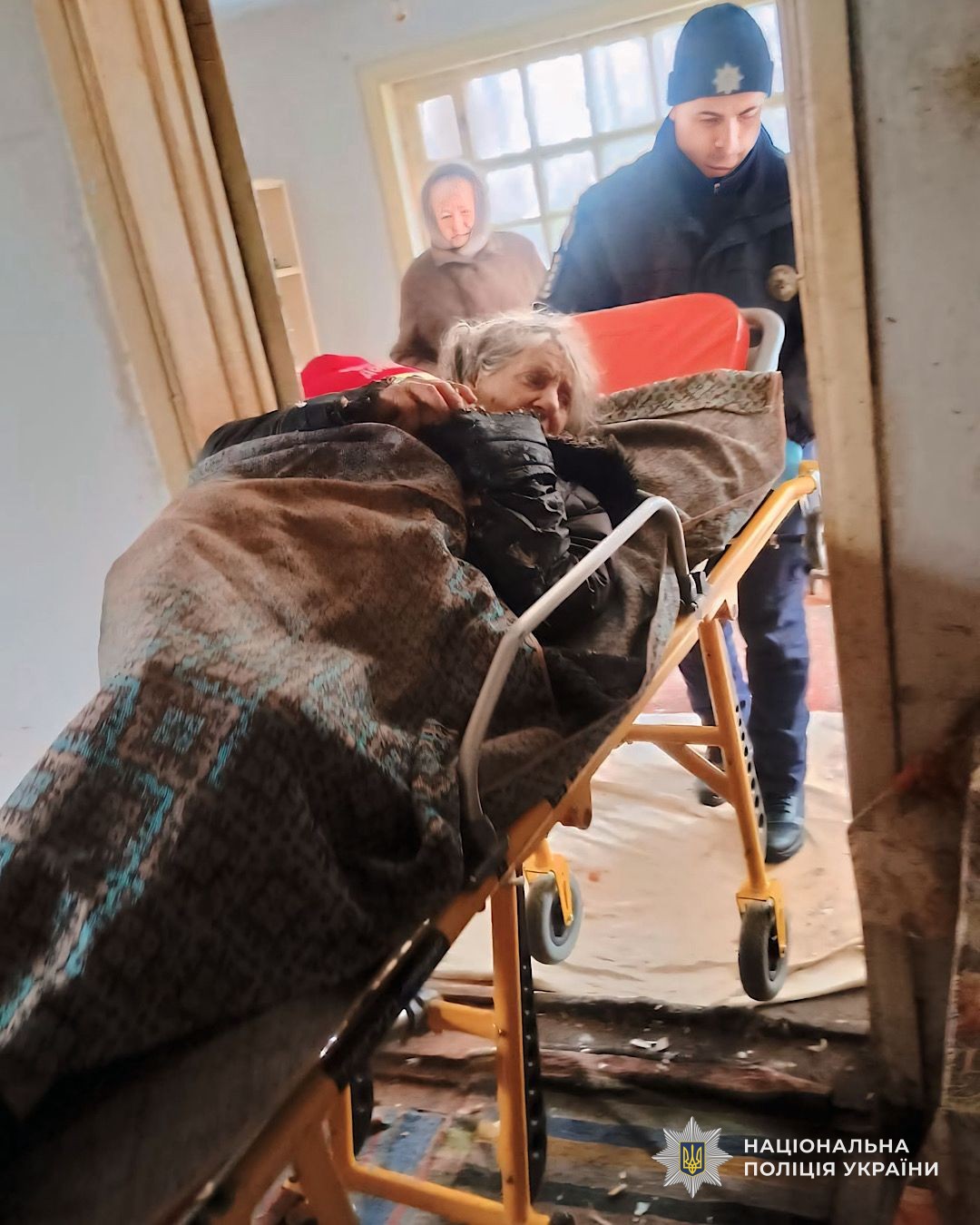 Під Кам’янським правоохоронці врятували літню жінку