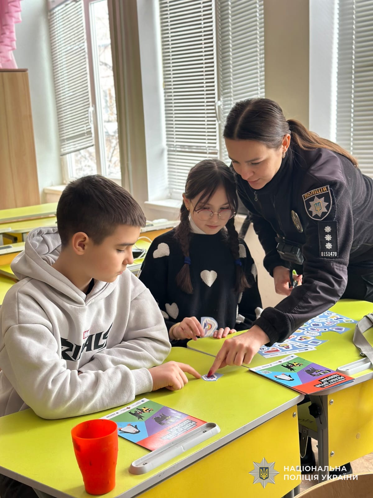 Поліцейські Кам’янського провели безпековий захід для школярів