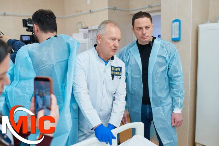 Родини загиблих захисників із Кам’янського відвідали лікарню імені Мечникова