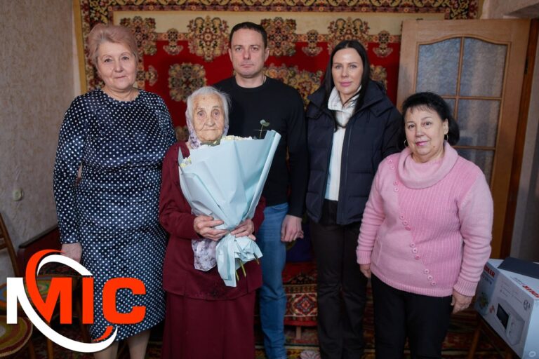 Свій 100-річний ювілей відзначила мешканка Кам’янського — Раїса Устинівна Котляренко