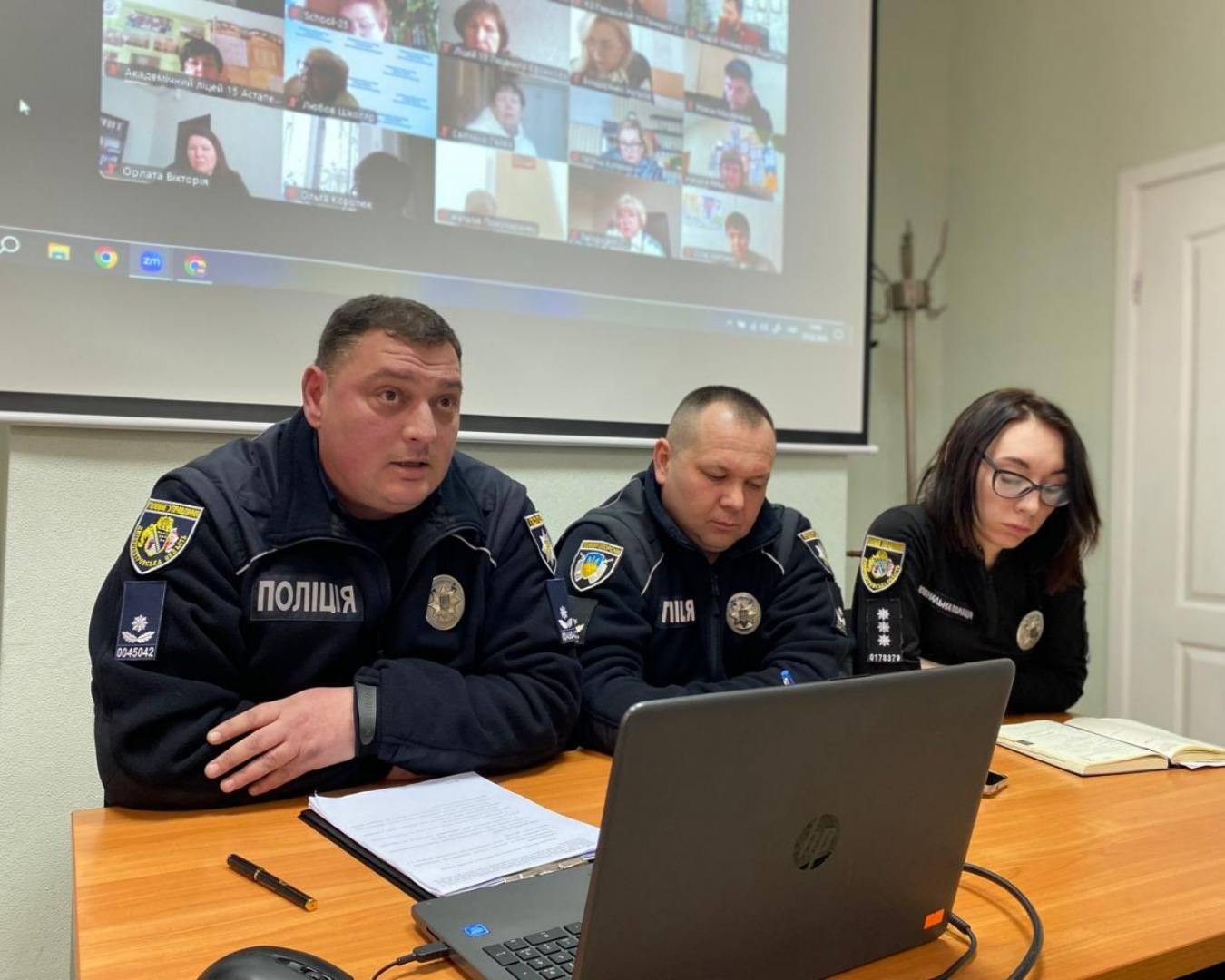 Поліцейські та освітяни Кам’янського обговорили безпеку дітей у навчальних закладах