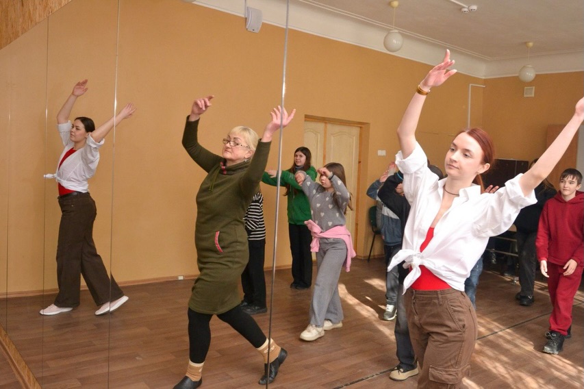 Кам’янський театр провів майстерклас із хореографії для вихованців школи 