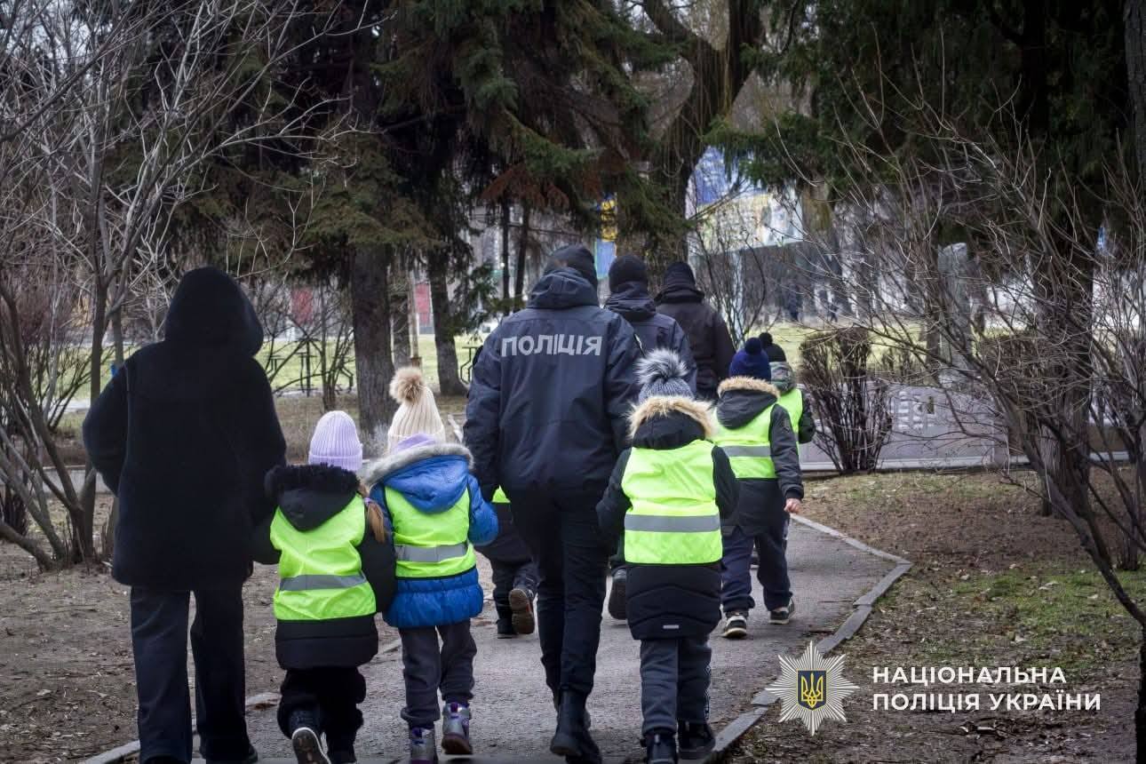 В Каменском полицейские провели урок безопасности для самых маленьких
