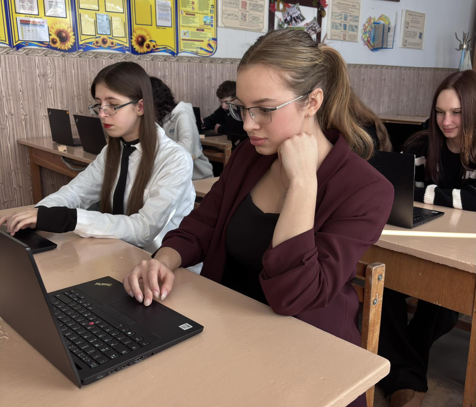 Освітні заклади громади в Кам’янському районі отримали комп’ютерну техніку від німецького партнера