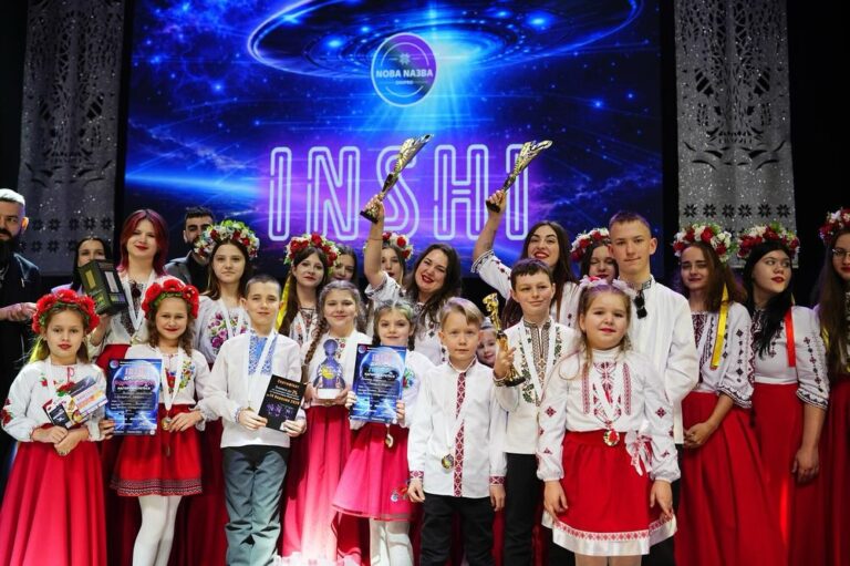 Бандура, що підкорює серця: ансамбль "Бандурний тандем" з Кам’янського отримав Гран-прі на конкурсі в Дніпрі