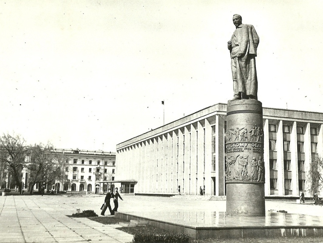 10 років тому в Кам’янському було знесено пам’ятник Дзержинському