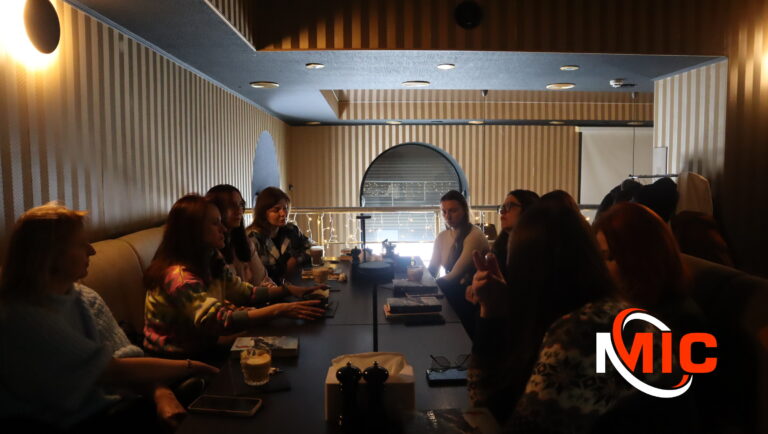 У Кам’янському відбулася третя зустріч клубу "Книгозалежні": що читали та як долучитися