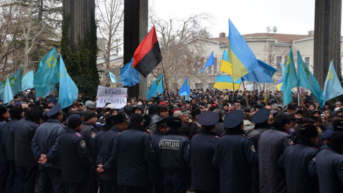 У День спротиву окупації Криму та Севастополя в Кам’янському підняли кримськотатарський прапор