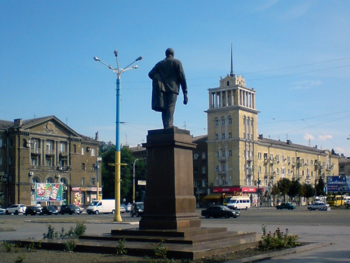 12 лет назад в Каменском снесли главный советский памятник